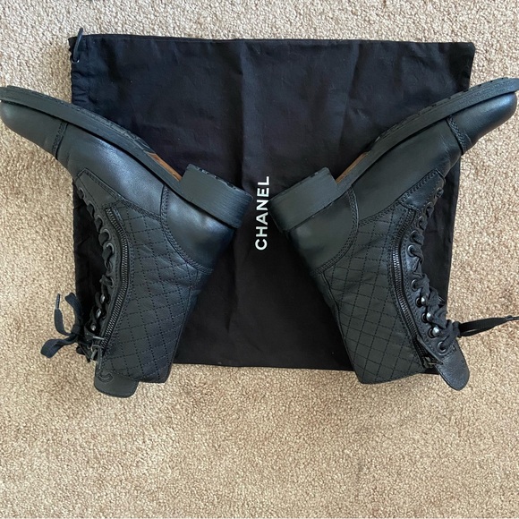 Chanel Black Leather Interlocking CC logo Combat Moto Boots Lace Up Size zip - Picture 5 of 16